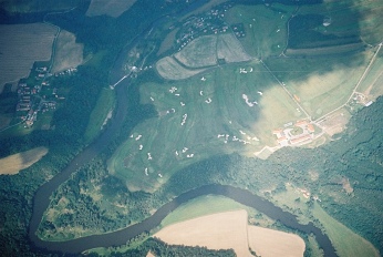 Golfové hřiště Darovanský dvůr v meandru Berounky