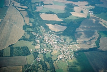 Vesnice Všeruby na SZ od Plzně