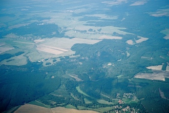 Hřbitovní kostel Šipín uprostřed lesů