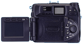  Pohled na odklopený displej fotoaparátu Nikon Coolpix 5000 