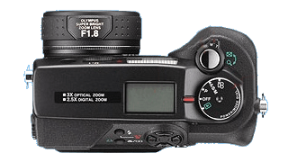  Fotoaparát Olympus Camedia C-4040 Zoom (objektiv zasunutý) 