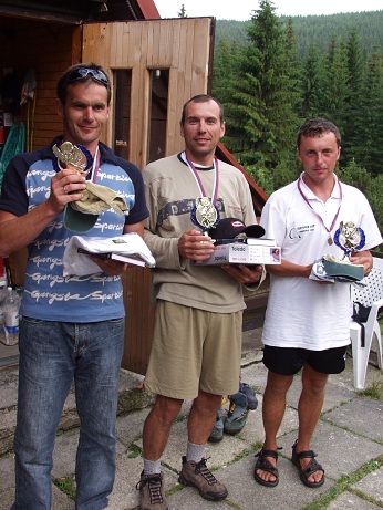  Vtzov kategorie Open - 1. tefan Vyparina (uprosted), 2. Michal Orolin (vlevo), 3. Jaroslav Jandch (vpravo) 