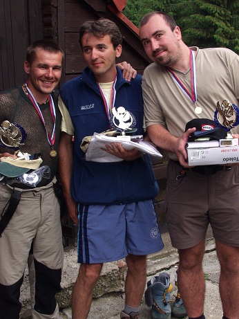  Vtzov celkovho poad a souasn i kategorie Hobby - 1. Michal ierny (vpravo), 2. Peter Hrivnk (uprosted), 3. Peter Vrabec (vlevo) 