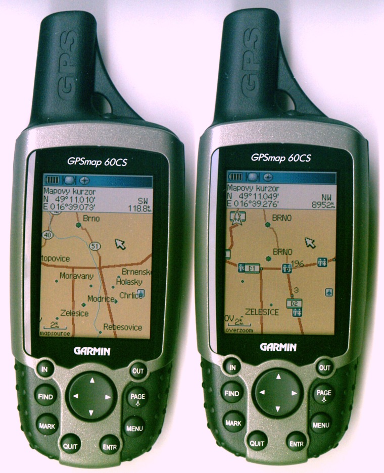  American version of GPS (on the left hand side) with Czech map cz_map.exe loaded (free), more expensive European version (on the right hand side) with the original basemap by Garmin 