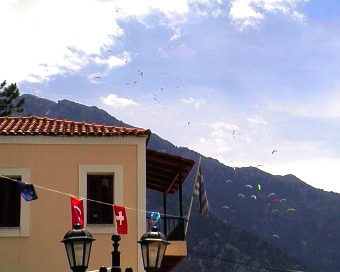  Ve slab�m stoup�n� na m�ste�kem Konitsa 