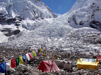  Everest Base Camp (5364m) a ledopd Khumbu 