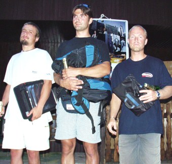  Stupn� v�t�z� - zleva Su�a Primo�, Radek Ve�e�a a Tom� Brauner 